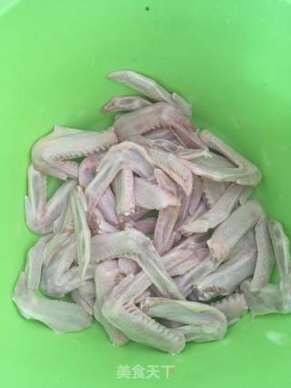 卤鸭翅的做法步骤：1