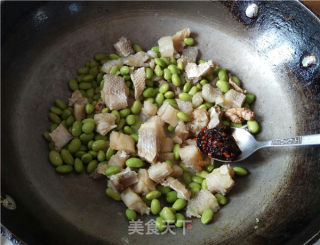 咸黄鱼炒毛豆的做法步骤：8