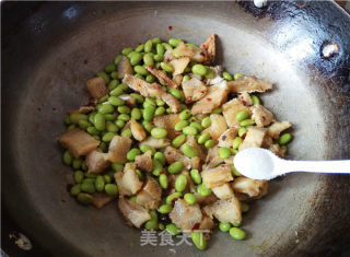 咸黄鱼炒毛豆的做法步骤：9