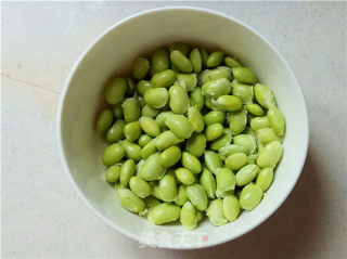 丝瓜烧毛豆油豆腐的做法步骤：2