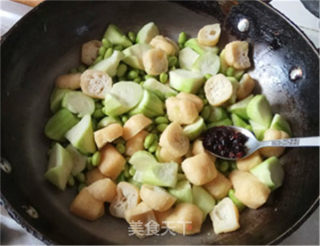 丝瓜烧毛豆油豆腐的做法步骤：6