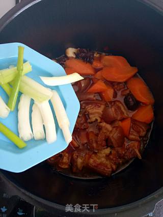 红烧带皮牛肉的做法步骤：16