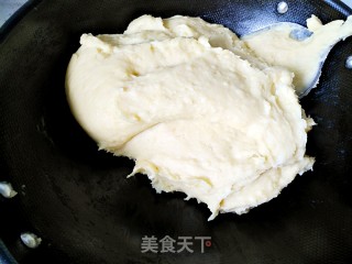 绿豆沙蛋黄酥的做法步骤：3