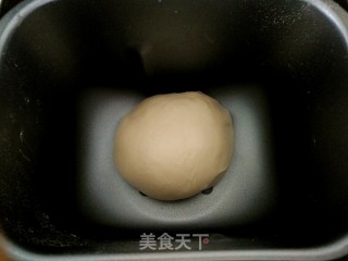 绿豆沙蛋黄酥的做法步骤：7
