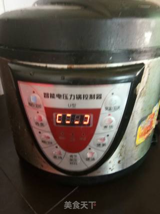 皮蛋瘦肉粥的做法步骤：2