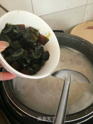 皮蛋瘦肉粥的做法步骤：7