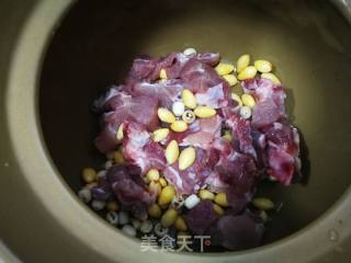 白果莲子排骨汤的做法步骤：5