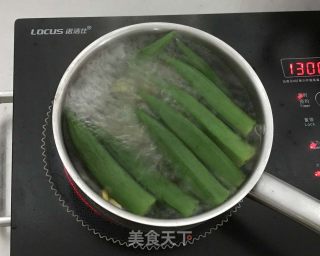 秋葵玉米培根的做法步骤：1