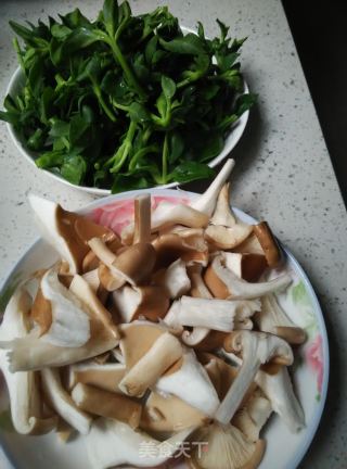 清炒田七猪肚菇的做法步骤：2