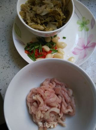 泡菜苕粉肉丝的做法步骤：2