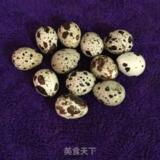 糖醋鹌鹑蛋的做法步骤：1