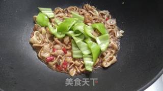 尖椒肥肠的做法步骤：8