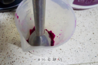 火龙果酸奶奶昔的做法步骤：1