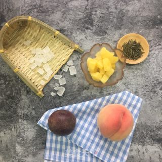 消暑的蜜桃水果茶的做法步骤：1