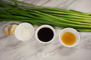 老醋韭菜的做法步骤：1