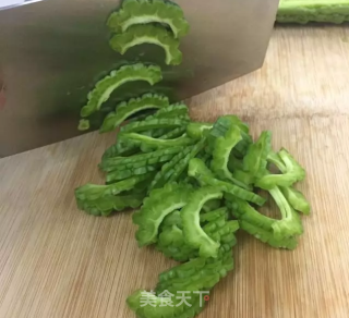 苦瓜跑蛋的做法步骤：3