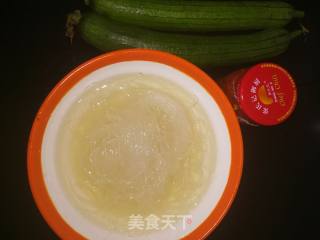剁椒粉丝蒸丝瓜的做法步骤：1