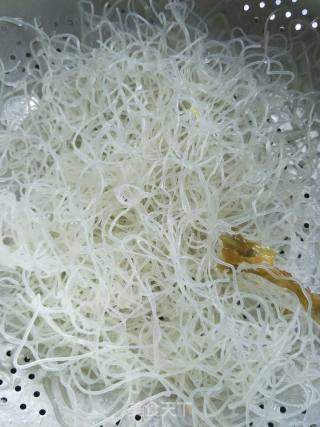 酸菜粉丝汤的做法步骤：3