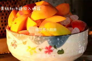 满满金黄的黄桃罐头的做法步骤：3