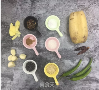 干锅莲藕的做法步骤：1