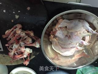 鸡翅包饭的做法步骤：1