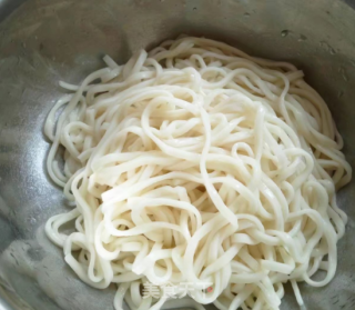 沙拉汁拌面的做法步骤：4