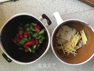土豆烧鸡块的做法步骤：2