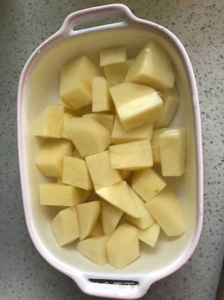 土豆烧鸡块的做法步骤：3