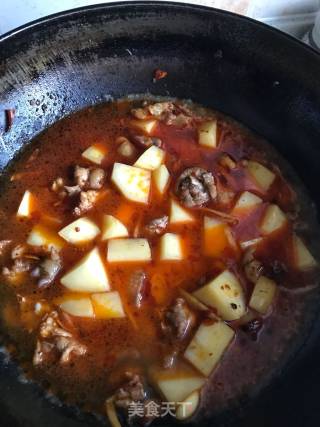 土豆烧鸡块的做法步骤：7