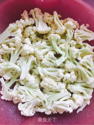 蕃茄炒花菜的做法步骤：1