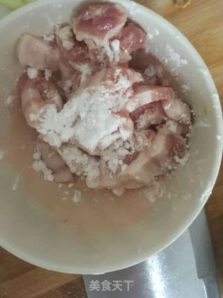 芹菜炒肉的做法步骤：3