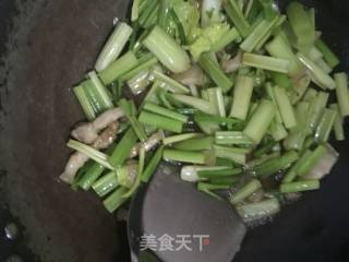 芹菜炒肉的做法步骤：10