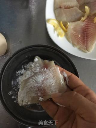 蜂蜜柠檬鱼的做法步骤：3