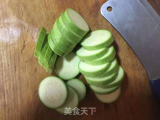 西葫芦鸡蛋饼的做法步骤：1