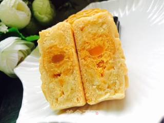 莲蓉蛋黄月饼的做法步骤：16