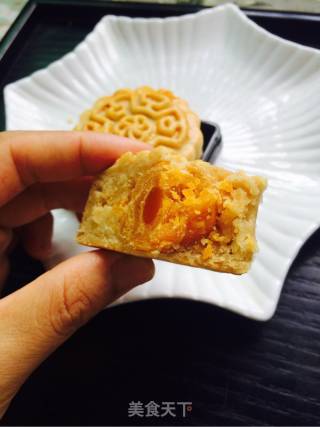 莲蓉蛋黄月饼的做法步骤：17
