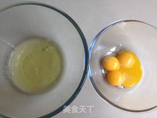 杨梅酱蛋糕卷的做法步骤：1