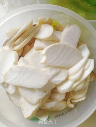 简单生活-鸡腿菇炒肉的做法步骤：1