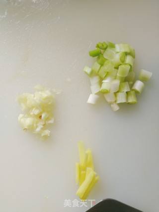 简单生活-鸡腿菇炒肉的做法步骤：3