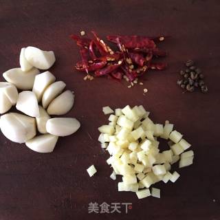 蒜烧鲶鱼的做法步骤：2
