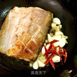 蒜烧鲶鱼的做法步骤：5