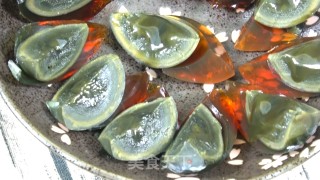 四季餐桌|味极凉拌皮蛋的做法步骤：2