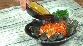 四季餐桌|味极凉拌皮蛋的做法步骤：5
