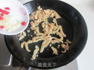 芹菜千叶豆腐炒鸡丝的做法步骤：4