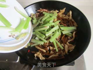 芹菜千叶豆腐炒鸡丝的做法步骤：7