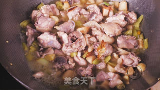 泡姜鸡的做法步骤：2