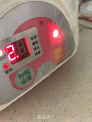 红枣鸡蛋花生汤的做法步骤：2