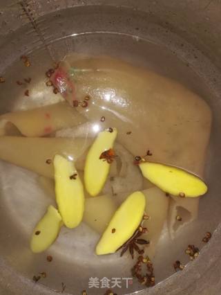 辣炒猪皮的做法步骤：2