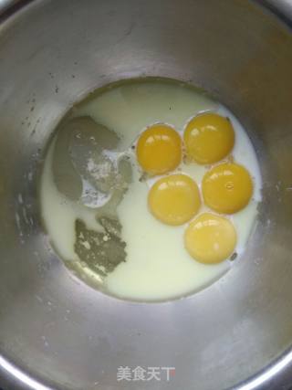 八寸戚风蛋糕的做法步骤：2