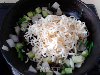 焙煎芝麻方便面炒缤纷的做法步骤：9